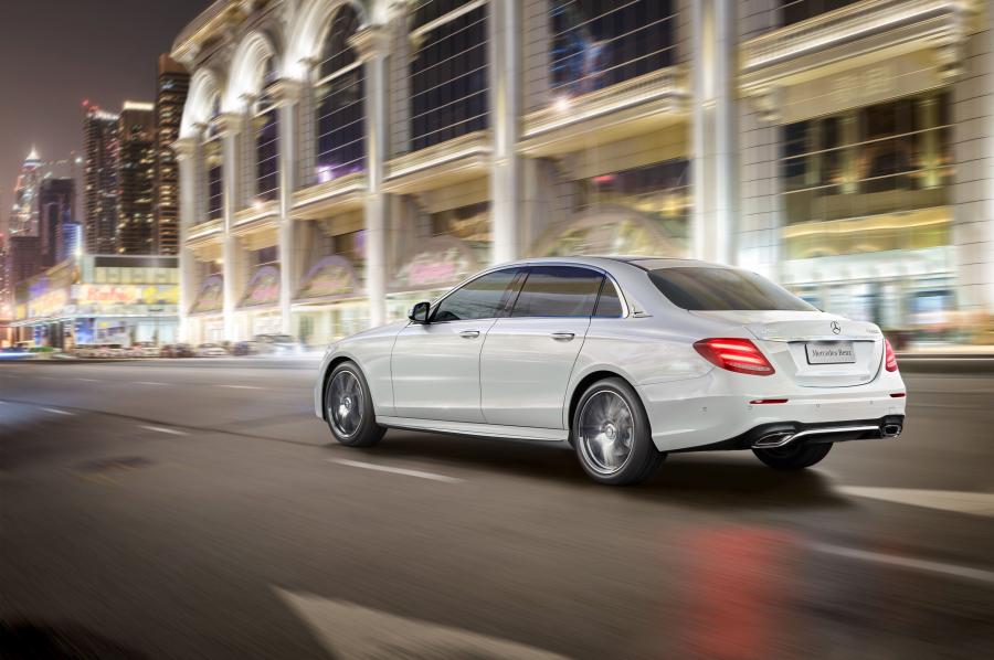  Mercedes-Benz E320 L AMG Line 4Matic 2016 года  (фото 11 из 13)